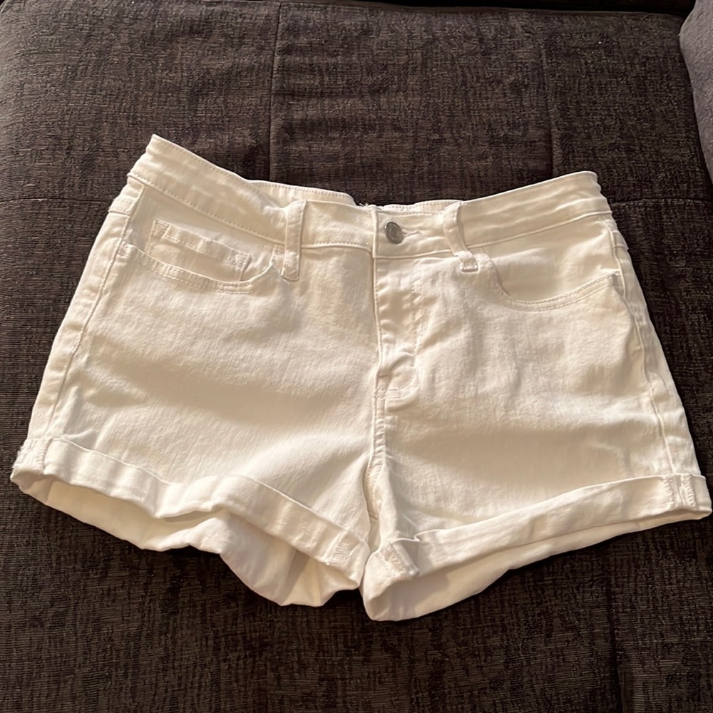 High waisted white stretchy jeans shorts